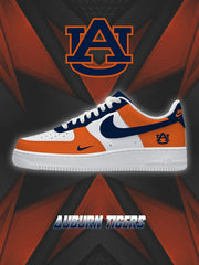 Individuell gestaltete Air-Style-Sneaker des Auburn College